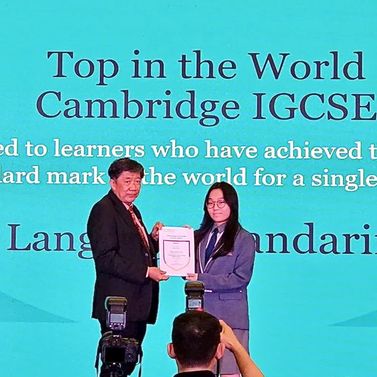 Cambridge IGCSE Top in the World (Foreign Language-Mandarin Chinese) - Kee 
Yong Xuan